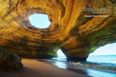 Alone in Benagil, perfect pictures Kayak tour with @StarToursAlga Alone in Benagil, perfect pictures Kayak tour with @StarToursAlga