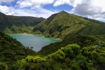 Lagoa do Fogo Trail Full-Day Walking Tour with Lunch