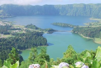 Full Day Outdoor Sete Cidades and Lagoa do Fogo Tour with Lunch