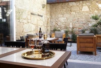 Small Group Port Wine Houses Walking Tour & Wine Tastings